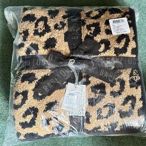 NWT Barefoot Dreams CozyChic Barefoot in the Wild Throw